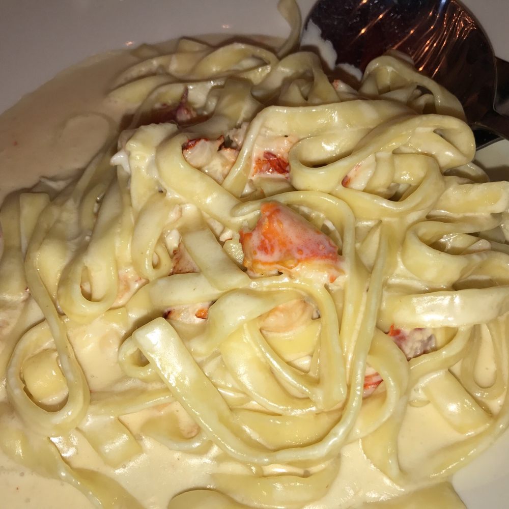 Carmine's - Lobster and crab fettuccine Alfredo - Italian Near Me - Chicago, Illinois