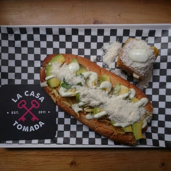 La Casa Tomada - Perrito "con todo" - Gastropubs Near Me - Madrid, M