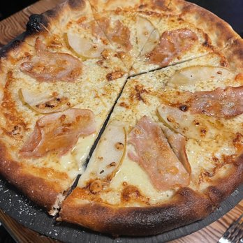 The Flying Goat - Fairview Pizza (my fav) - Gastropubs Near Me - Spokane, Washington