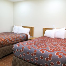 Townhouse Inn & Suites - Double Bed