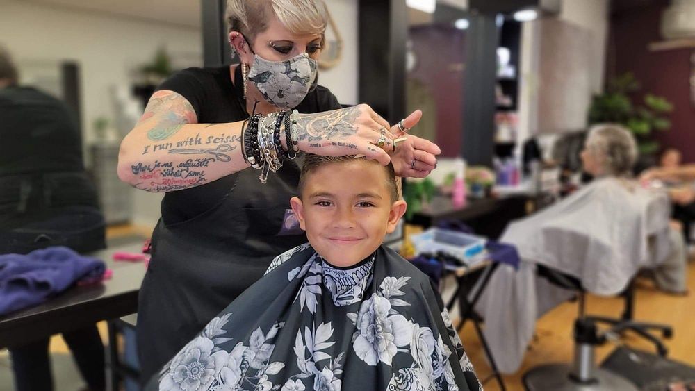 Mirror Court Salon Photos