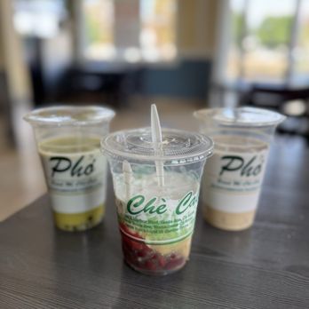 Banh Mi Che Cali - Tri color dessert w milk tea & thai green milk tea 11.13.25 - Vietnamese Near Me - Fullerton, California