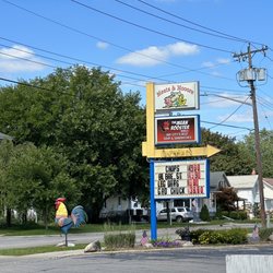 Entrance to Meats & Moore, The Mean Rooster Deli & Sandwiches, and Meaty's Roadhouse BBQ & Sausage Shack.