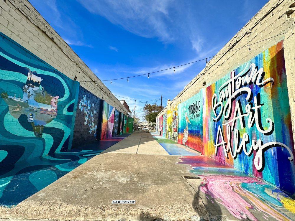 UMBRELLA ALLEY Updated August 2024 20 Photos 124 W Texas Ave, Baytown, Texas Landmarks
