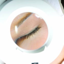 Eyelash tinting