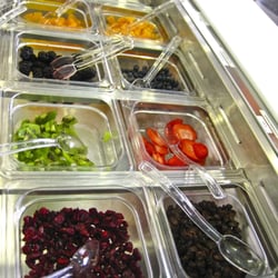 Nubi Yogurt - Fresh fruit toppings