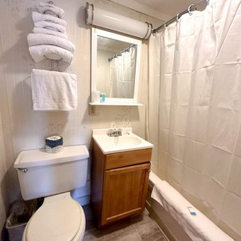 Three Bear Inn - Hotels Near Me - Marathon, New York