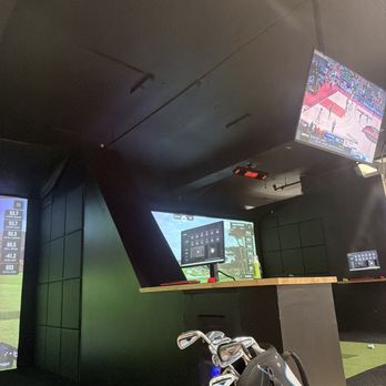 Swing Theory Indoor Golf - TVs - Golf Near Me - Pasadena, California
