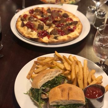 McKee's Pub - Boar Sausage Pizza, Chicken Sandwich - Pubs Near Me - Bandon, Oregon McKee's Pub - Boar Sausage Pizza, Chicken Sandwich - Pubs Near Me - Bandon, Oregon