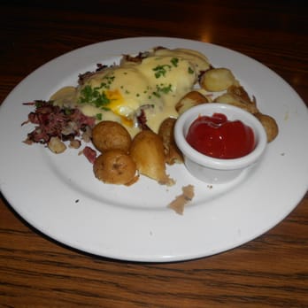 Mimi's Cafe - Corned beef hash Benedict - Breakfast & Brunch Near Me - Fairfield, California Mimi's Cafe - Corned beef hash Benedict - Breakfast & Brunch Near Me - Fairfield, California