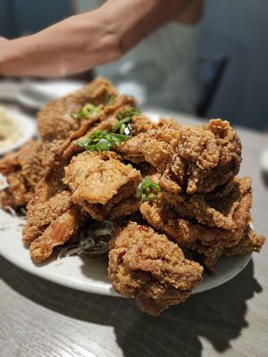 Side Street Inn by null