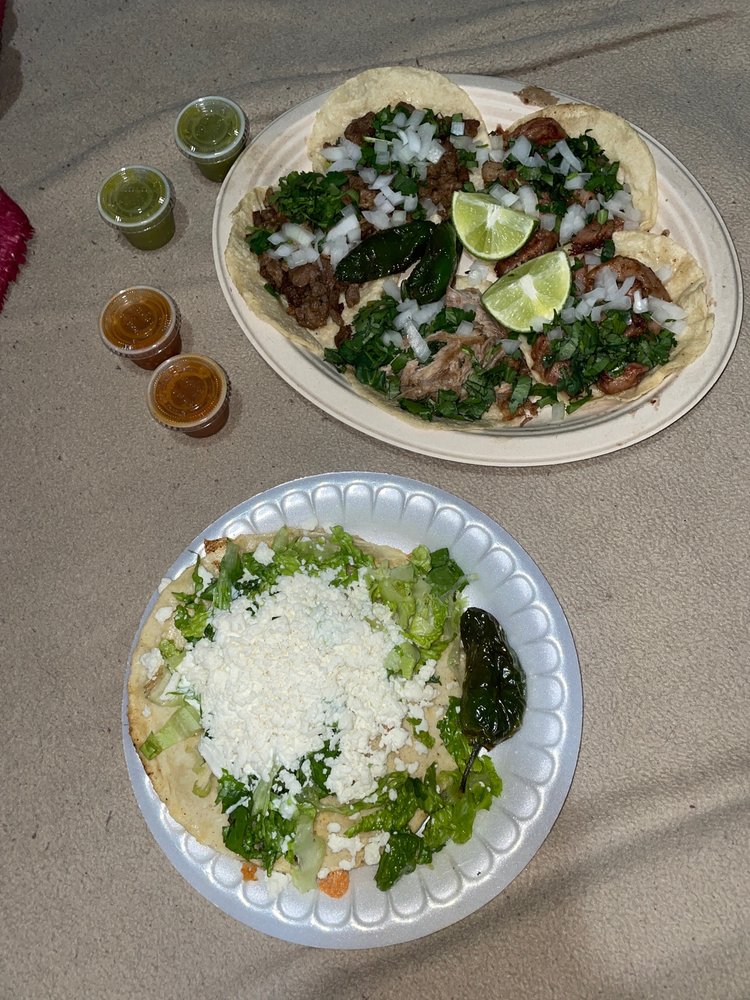 El Chino Taqueria Logo