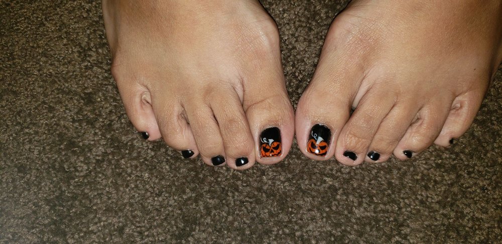 Nails by Crystle at Drop Dead Gorgeous Logo