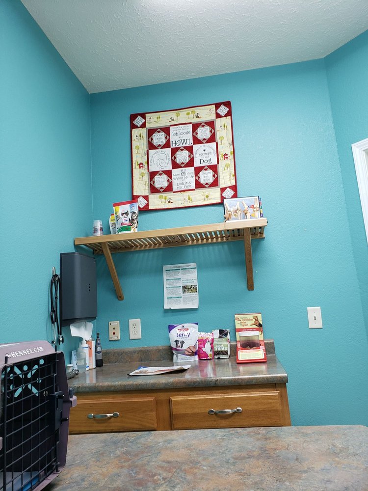 ANIMAL CLINIC OF THE OZARKS 27 Mc 7088, Flippin, Arkansas