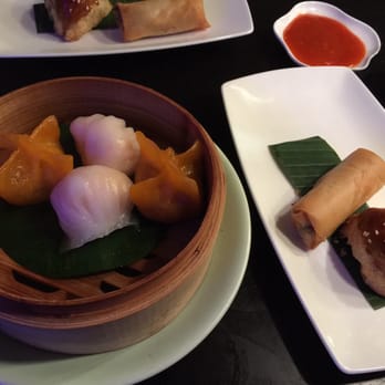 Yauatcha City - Har gow, Crystal dumpling wrap with pumpkin, Baked venison puff and a Mushroom spring roll with black truffle - Dim Sum Near Me - London, XGL