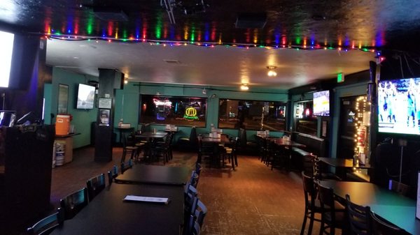 Suki's Bar & Grill by null