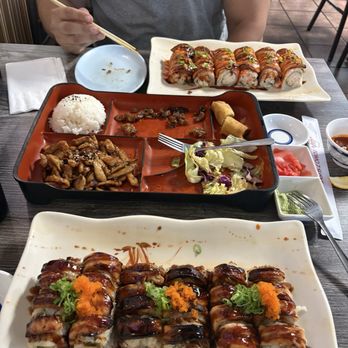 Tomo7 sushi - Baked Salmon Roll - Sushi Bars Near Me - Riverside, California Tomo7 sushi - Baked Salmon Roll - Sushi Bars Near Me - Riverside, California