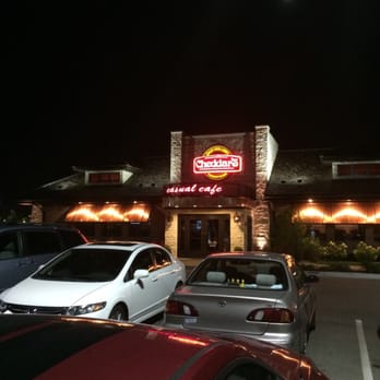 Cheddar's Scratch Kitchen - Sitting outside - Comfort Food Near Me - Pleasant Prairie, Wisconsin