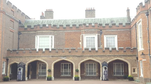St. James's Palace by null