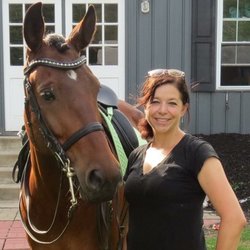 Castle Glen Equine at Trotwood Stables - Our director Risa Hurst with her very successful horse, Bayhill Bered