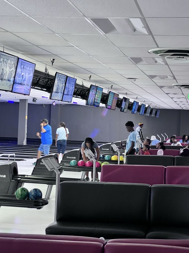 Shake and Bake Family Fun Center