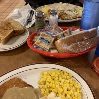Fifth Wheel Truck Stop - Bread basket that comes with the dinner - New American Near Me - Newport, Michigan