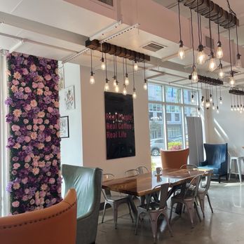 Raining Berries - Seating - Acai Bowls Near Me - St. Petersburg, Florida Raining Berries - Seating - Acai Bowls Near Me - St. Petersburg, Florida