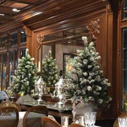 Les Grands Buffets - December 2025