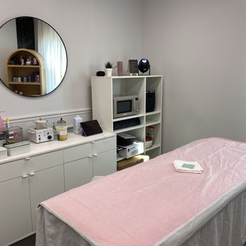 Sugared & Browed - Treatment table - Sugaring Near Me - Long Beach, California Sugared & Browed - Treatment table - Sugaring Near Me - Long Beach, California