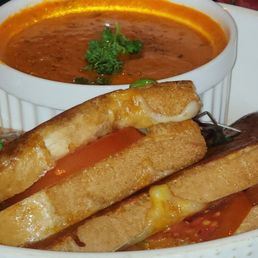 Grown up grilled cheese & tomato basil soup. Grown up grilled cheese & tomato basil soup.