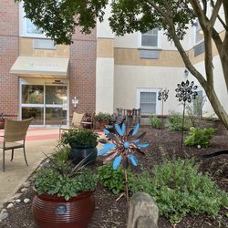 Island Nursing And Rehab Center - Island Nursing & Rehabilitation outdoor garden and sitting area