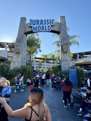 Jurassic World - The Ride by null