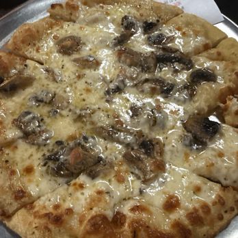 Painturo's - Small Delicious White Pizza!! - Pizza Near Me - Lebanon, Tennessee