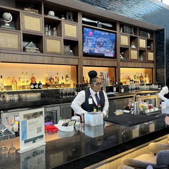 American Express Centurion Lounge - Main bar - Airport Lounges Near Me - Atlanta, Georgia