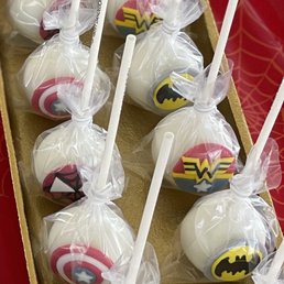 Vanilla and chocolate flavor cake pops Everyone loved them! Vanilla and chocolate flavor cake pops Everyone loved them!