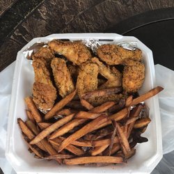 WhataTruck Superior Food on Wheels - Lemon pepper wings