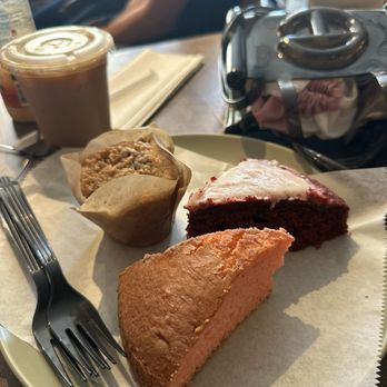 Kaafi - Banana Nut Muffin, Strawberry Cake & Red Velvet Cake - Desserts Near Me - New York, New York Kaafi - Banana Nut Muffin, Strawberry Cake & Red Velvet Cake - Desserts Near Me - New York, New York