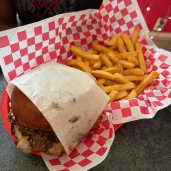Food For Thought - Flo's burger - Gastropubs Near Me - Cape Neddick , Maine