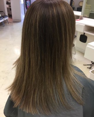 Antons Salon by null