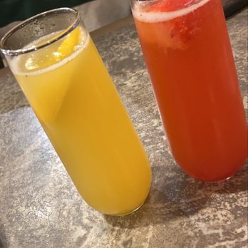 Another Broken Egg Cafe - Peach Bellini and a Strawberry Mimosa - Breakfast & Brunch Near Me - Pooler, Georgia