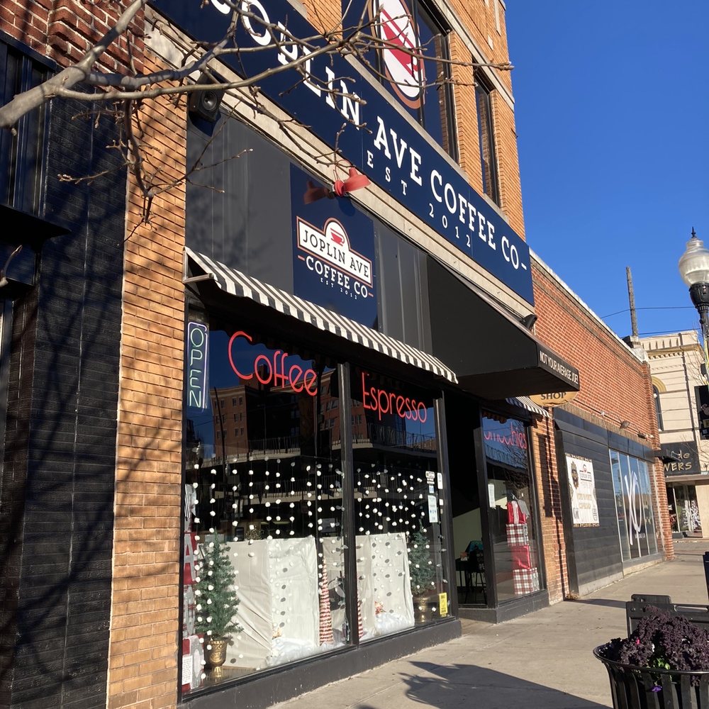 the outside of a coffee shop