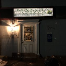 Mangia Apizza - The entrance
