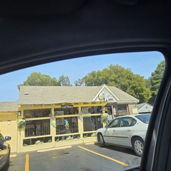 Eggxactly Breakfast & Deli - Outside - Coffee & Tea Near Me - Memphis, Tennessee
