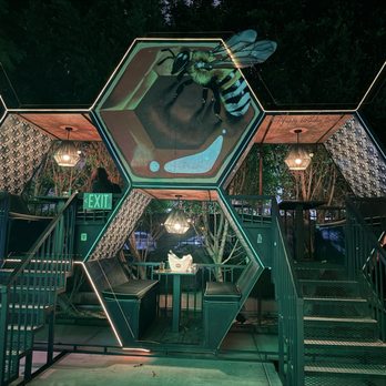 The Pemberton - Beehive seating - Food Trucks Near Me - Phoenix, Arizona