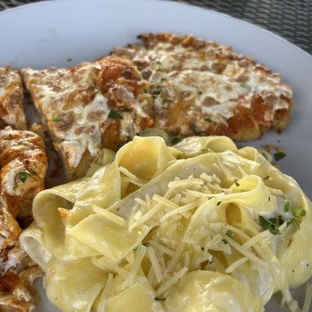 Giardino - Chicken Parmesan side Fettuccine Alfredo - Italian Near Me - Chattanooga, Tennessee