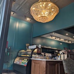 Brew House Downtown - Beautiful chandelier