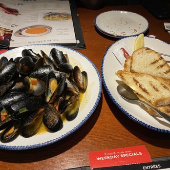Red Lobster - White Wine and Roasted-Garlic Mussels (1 1/2 lb.) - Seafood Near Me - Sterling, Virginia Red Lobster - White Wine and Roasted-Garlic Mussels (1 1/2 lb.) - Seafood Near Me - Sterling, Virginia