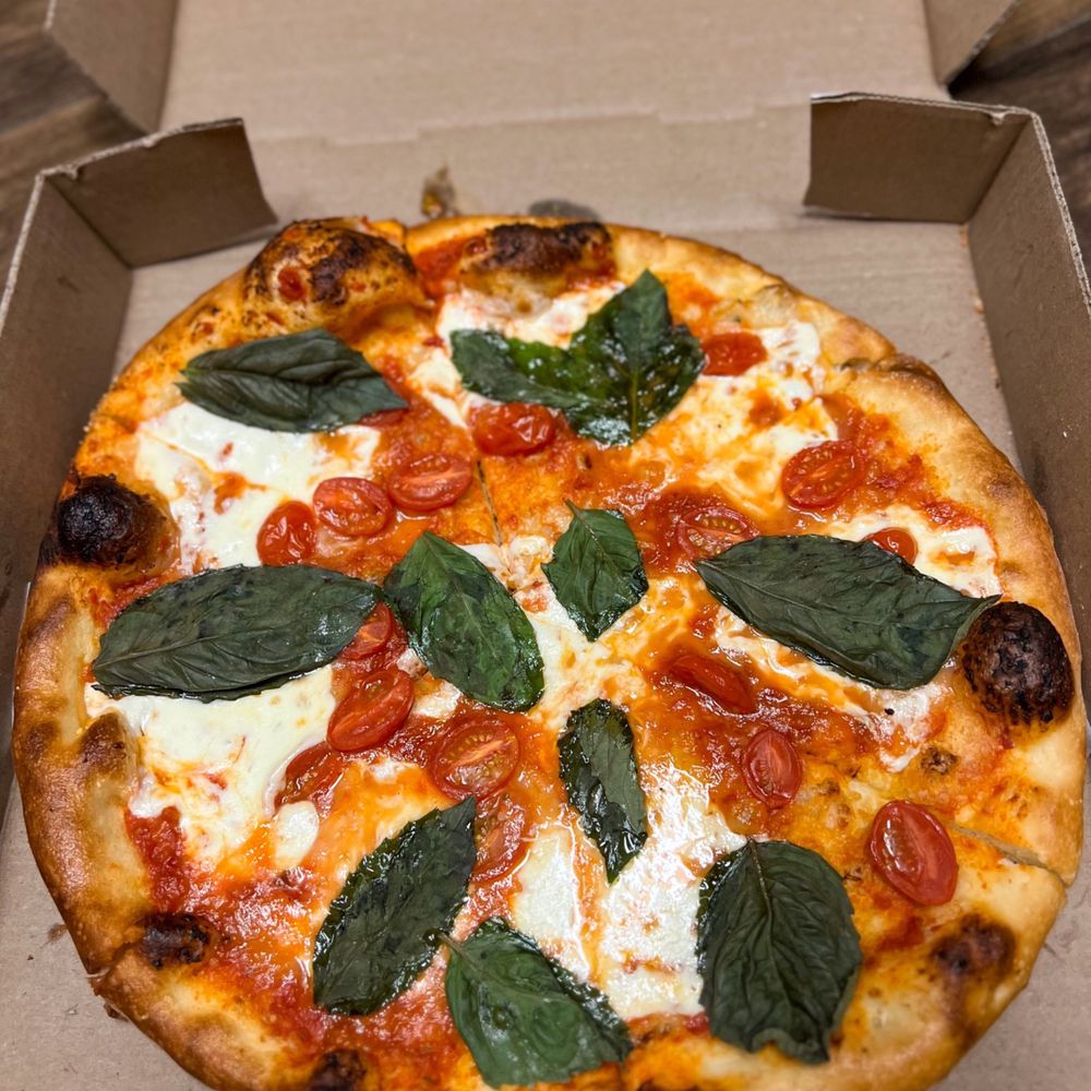 Joe's Italian Kitchen - Margarita pizza - just perfect! - Italian Near Me - Pflugerville, Texas