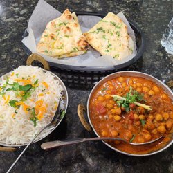 Bombay Curry - Chana masala and garlic naan.