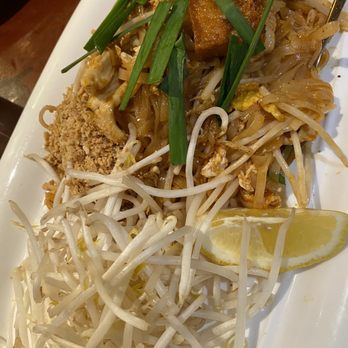 Golden Spoon - Chicken Pad Thai - delicious and noodles were soft and bouncy. - Thai Near Me - Manteca, California